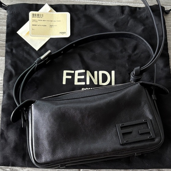 Fendi Handbags - Fendi Black Leather Bag
